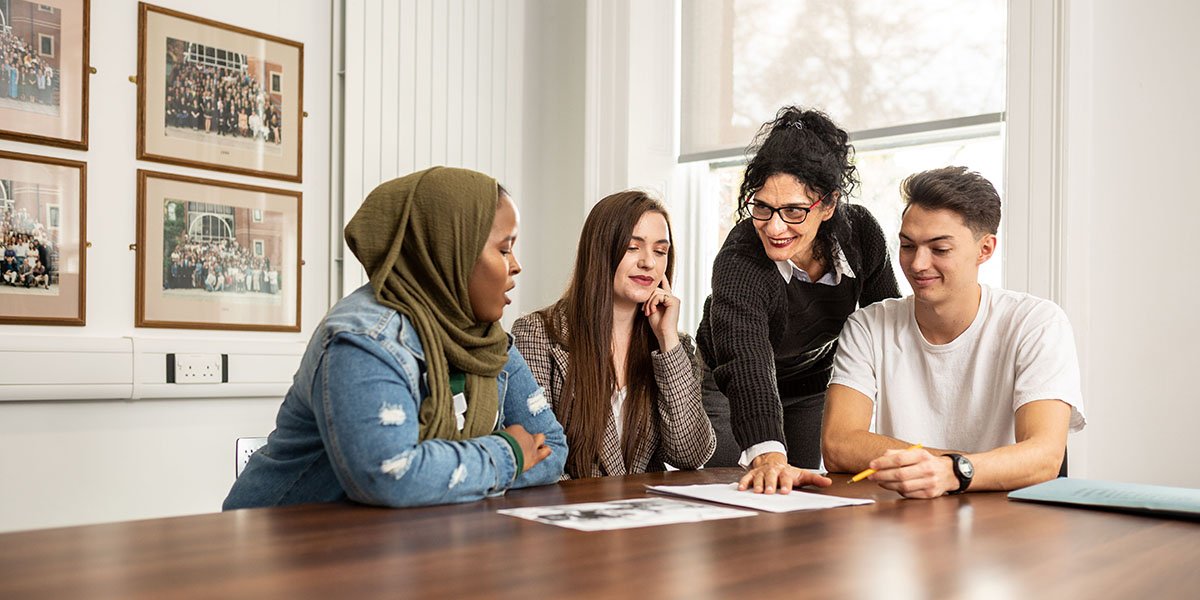 Group of Psychology students with academic at the University of Leeds