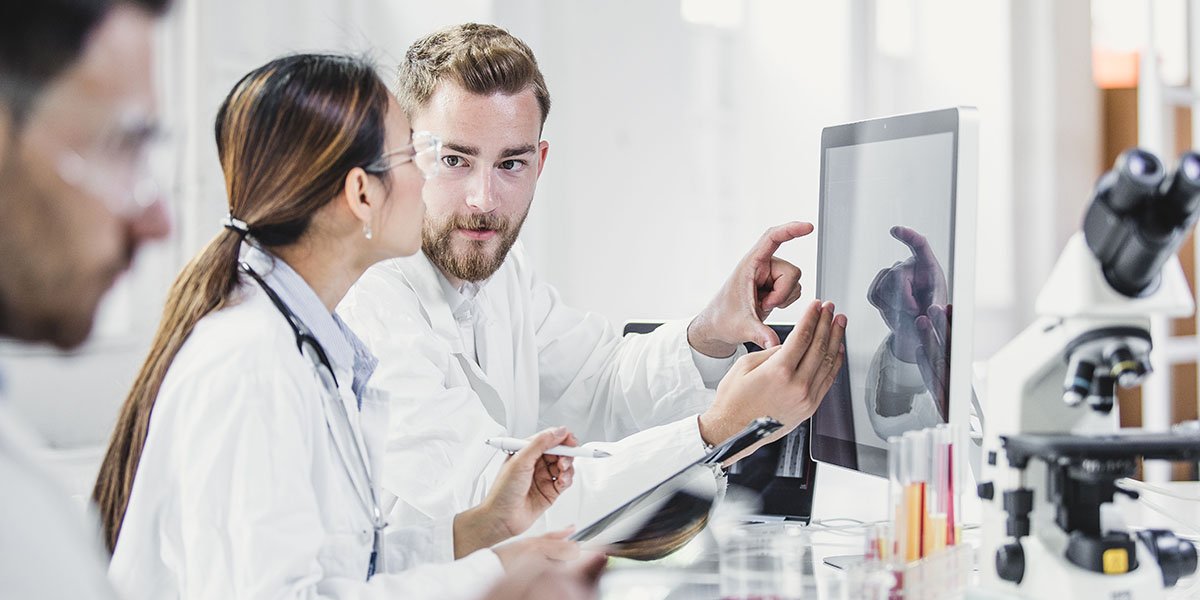 MEDICAL PROFESSIONALS WORKING IN LAB Istock 691511586 1200x600