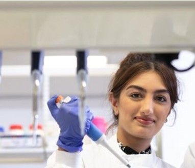 LICAMM female researcher with pipette