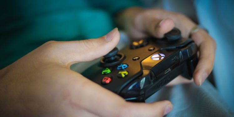 Playing video games linked to higher BMI in kids