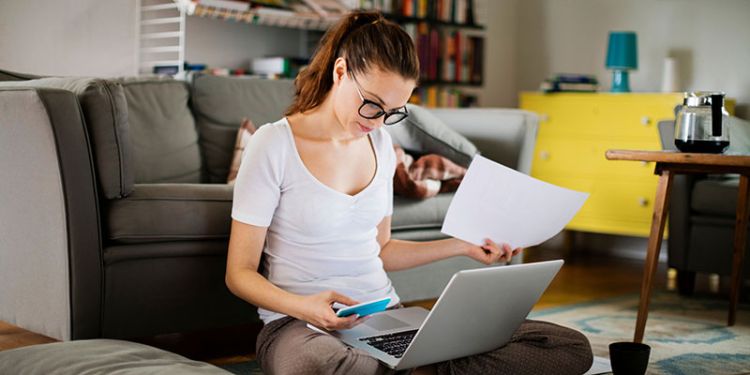 Healthcare student applying for a CPD course at the University of Leeds