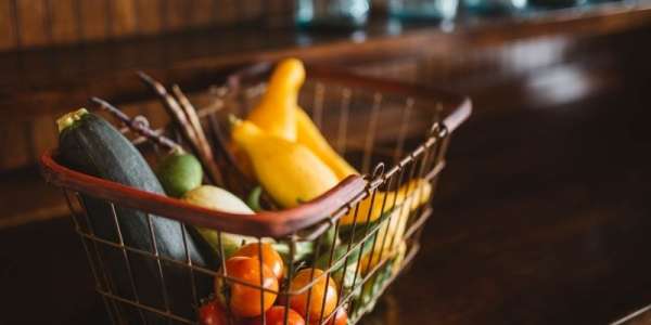 Vegetables in a shopping basket - Photo by Brooke Cagle on Unsplash